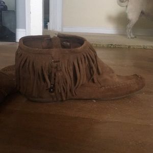 Fringe moccasins, size 8/8.5